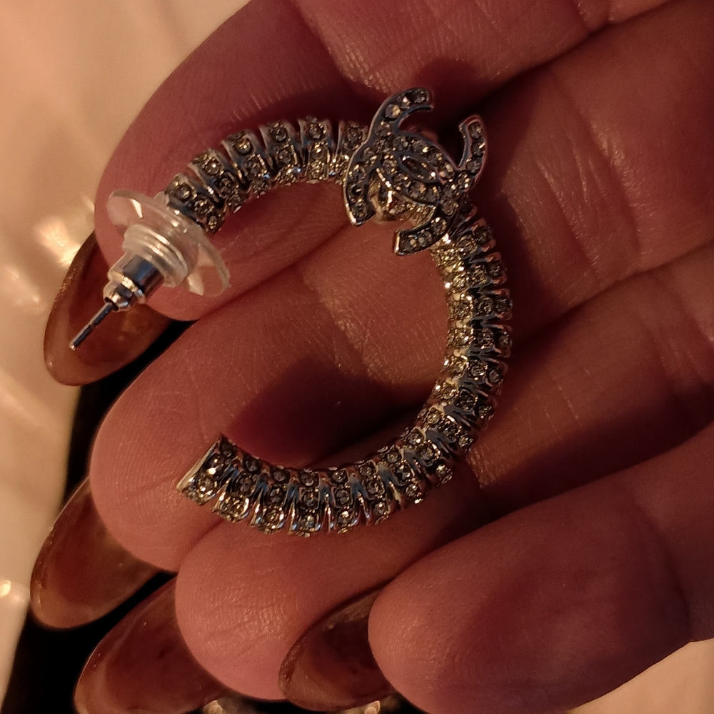 Chanel Hoops - Picture 12 of 16